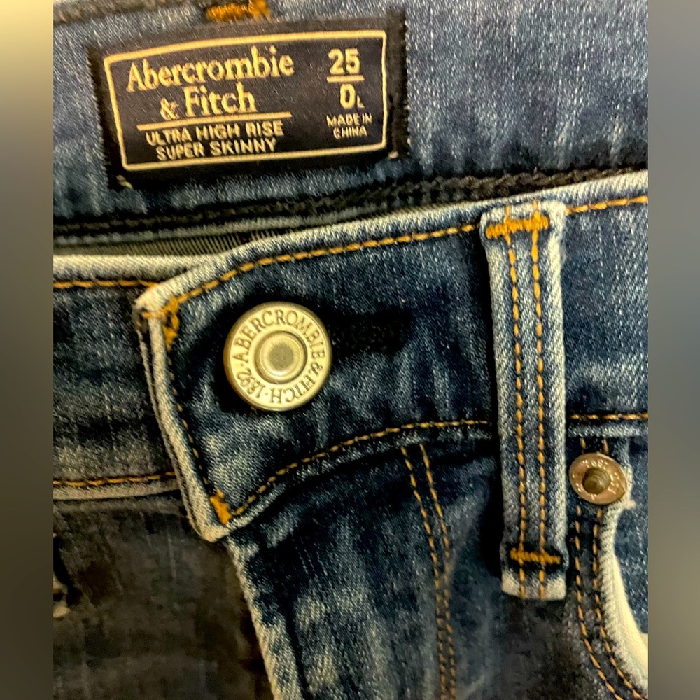 A&F ultra high rise super skinny jeans, size 0/25